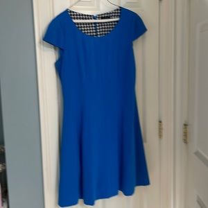 Gorgeous blue Tahari dress. Cap sleeves. Flattering cut.
